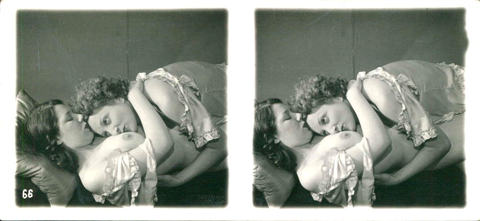 3D 1920 Biederer 2 lesbian kissing girls